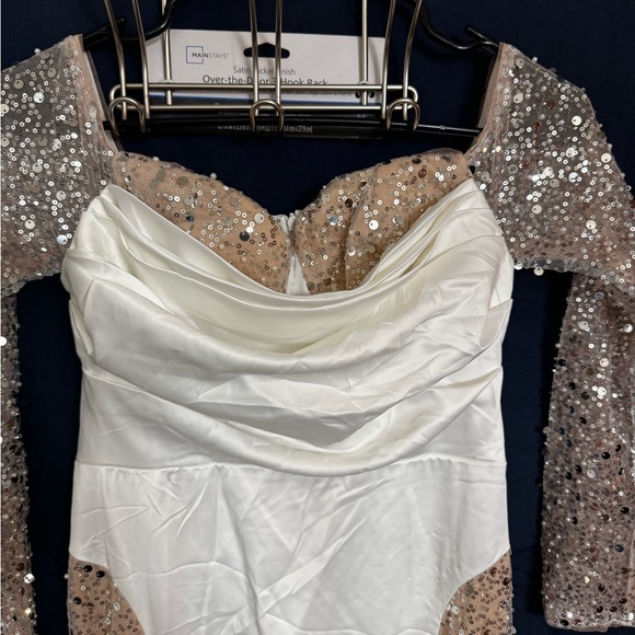 Elegant Sequin Long Sleeve Dress - Picture 4 of 11